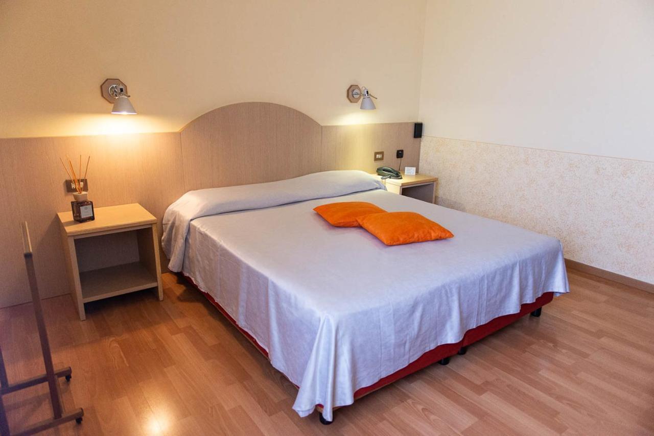 Double Room,925570765:JPEG