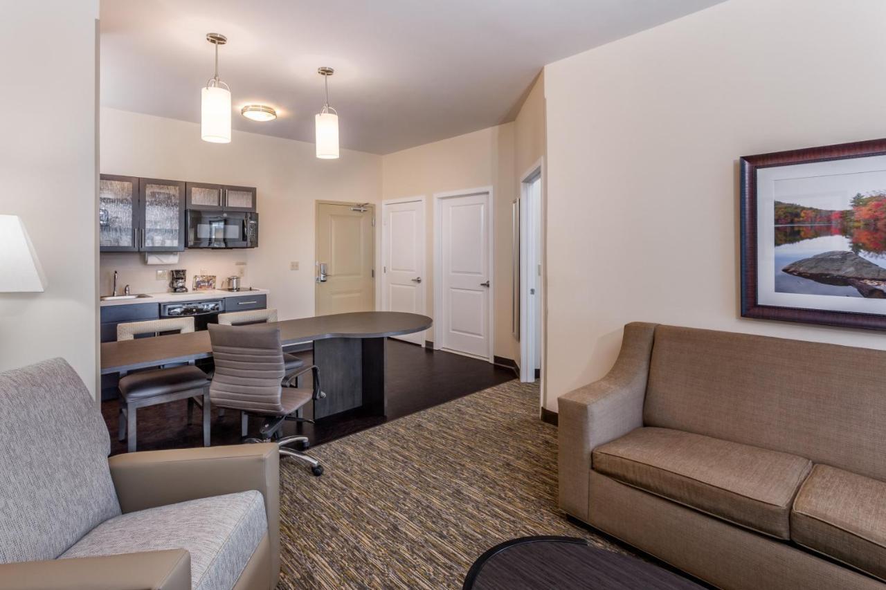 One-Bedroom Suite,978774481:JPEG