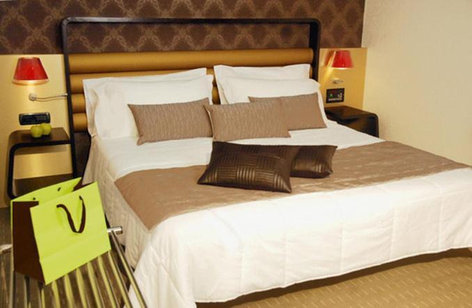 Triple Room with One King and One Single Bed - Non-Smoking