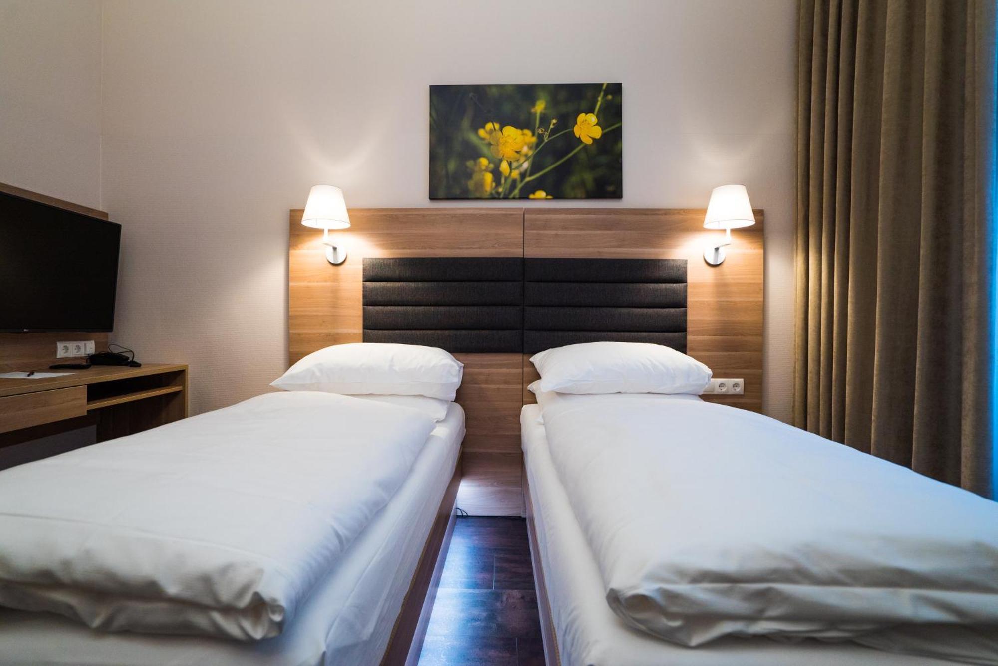 Quarto com Cama de Casal ou 2 de Solteiro