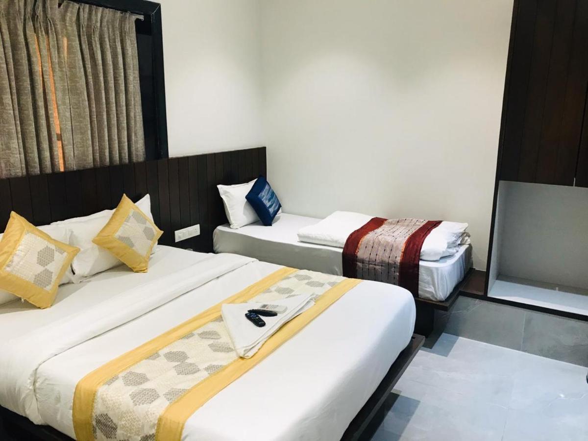Deluxe Triple Room,979526698:JPEG
