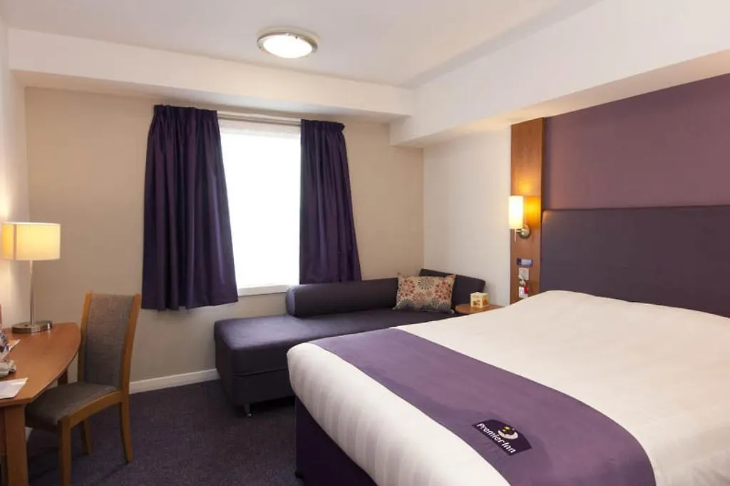 Premier Inn Edinburgh Central-1