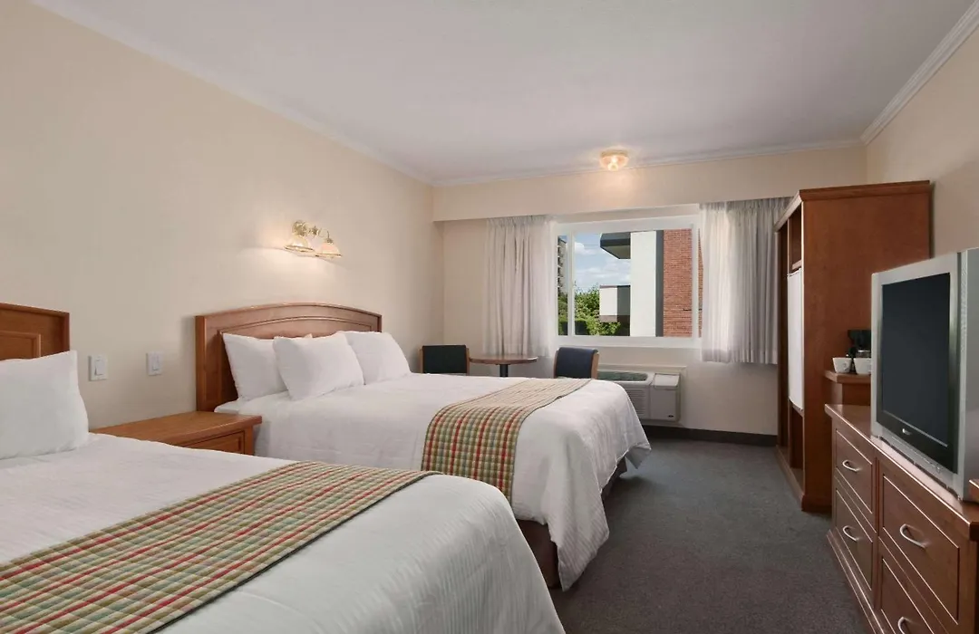 Travelodge By Wyndham Kamloops-1