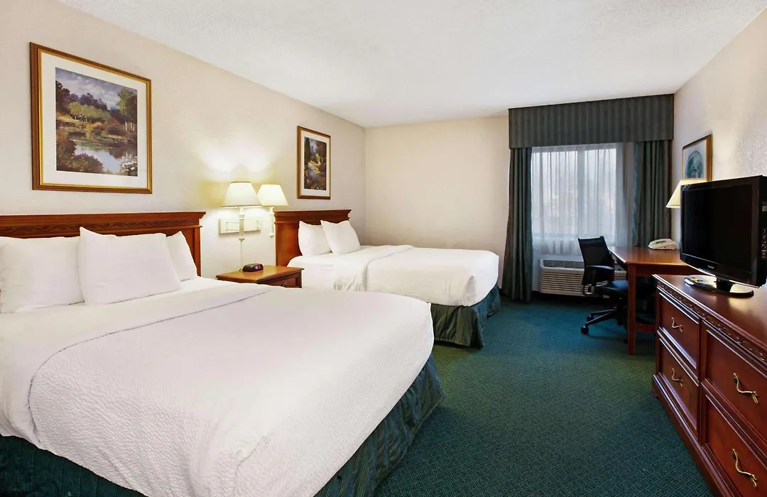 La Quinta Inn By Wyndham Detroit Canton-1
