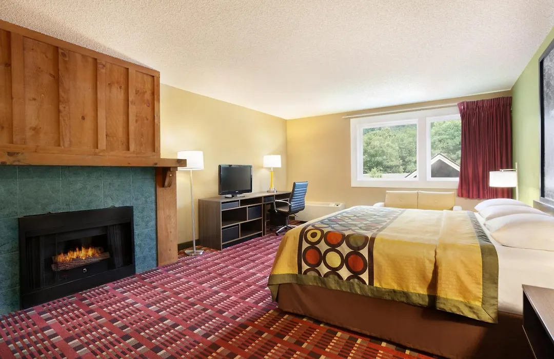 Super 8 By Wyndham Cherokee-1