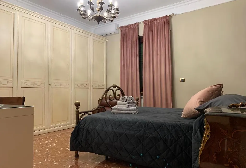 Anna Rooms-1