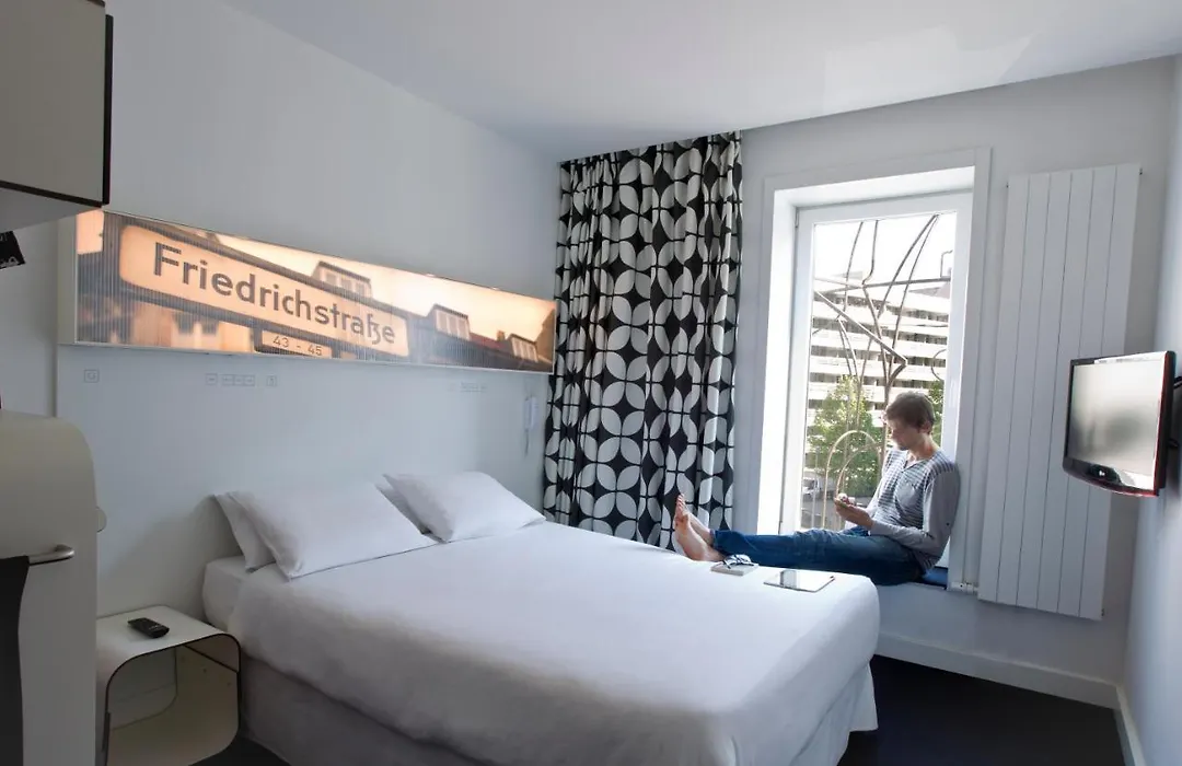 Hotel Gat Point Charlie-1