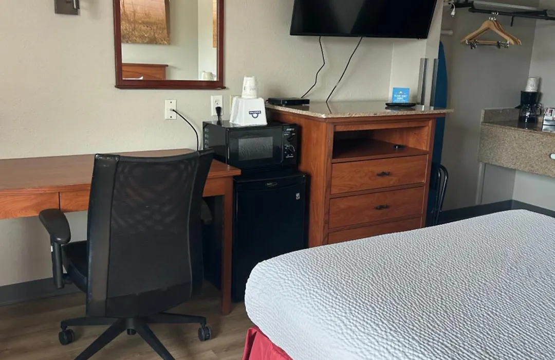 Days Inn By Wyndham Turlock-1