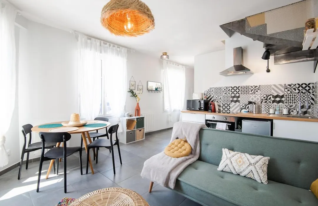 Comfort And Modernity In A Townhouse-1
