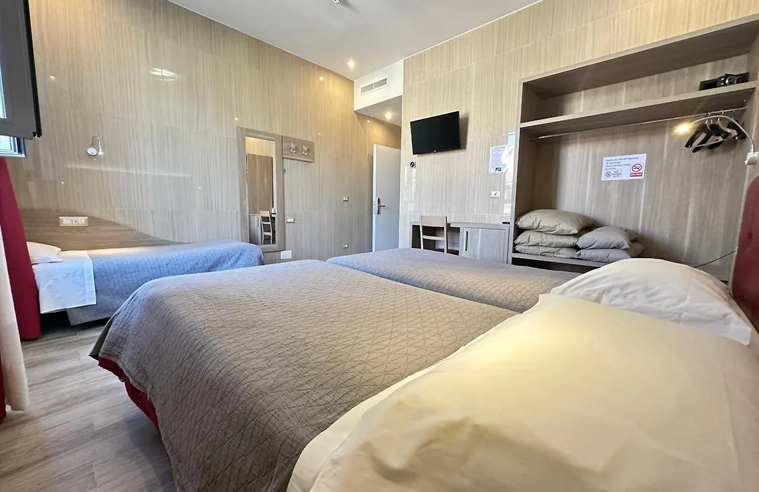 Hotel Midway-1