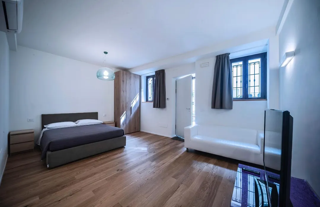 Domus Regina-1