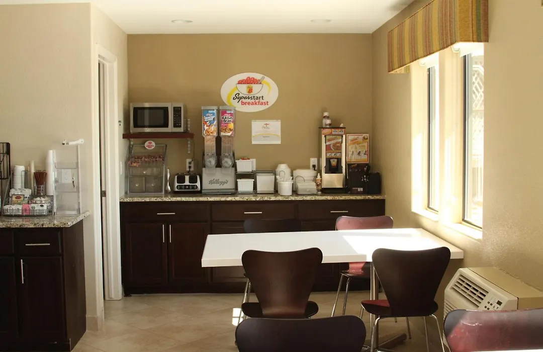 Super 8 By Wyndham Montrose-1