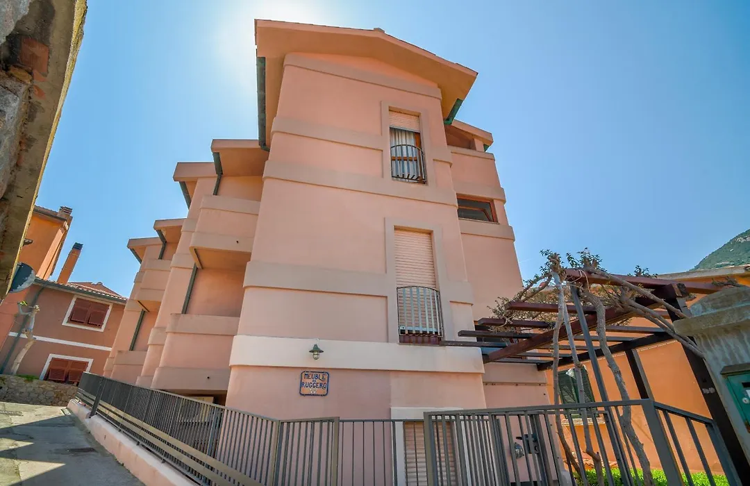 Hotel Da Ruggero - 100m dal Porto-1