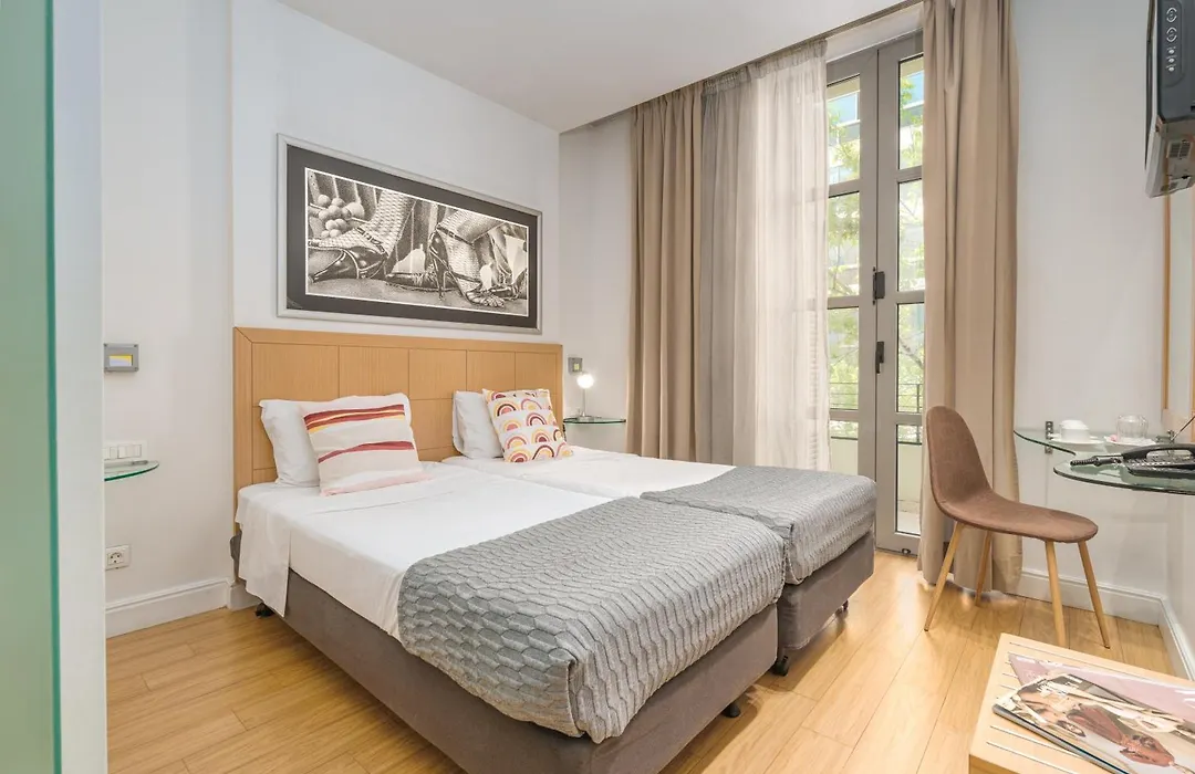 Chic Hotel-1
