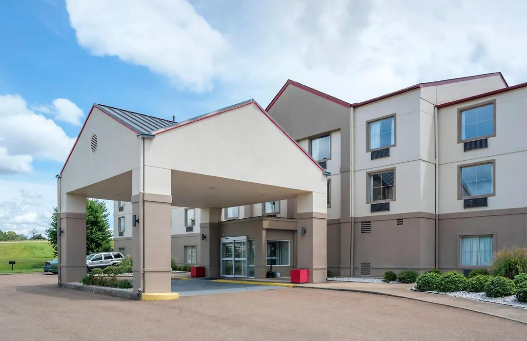 Red Roof Inn Plus & Suites Vicksburg-1