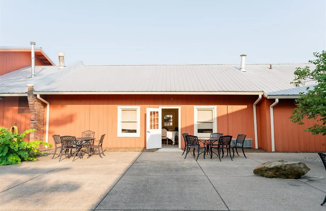Brown County Inn-1