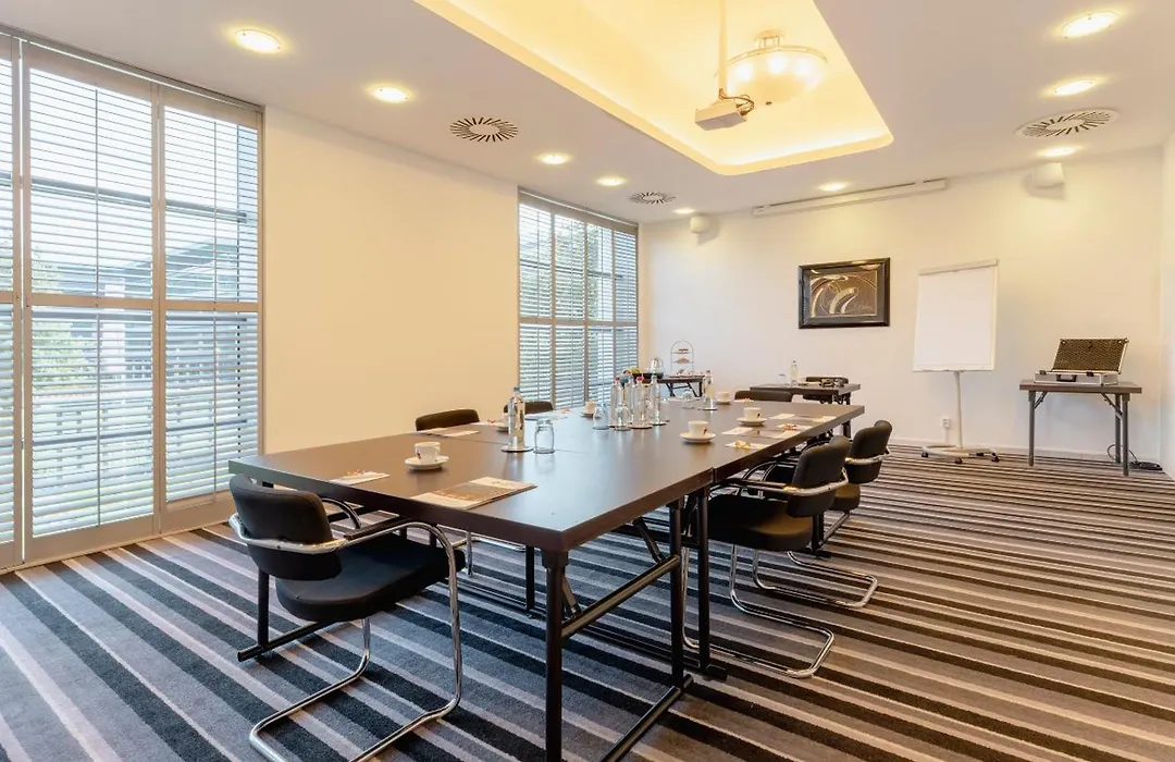 Plaza Premium Grand Winston-1