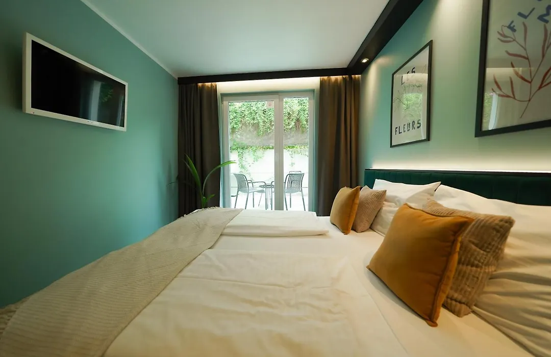 Design & Budget Hotel Wien Schoenbrunn-1