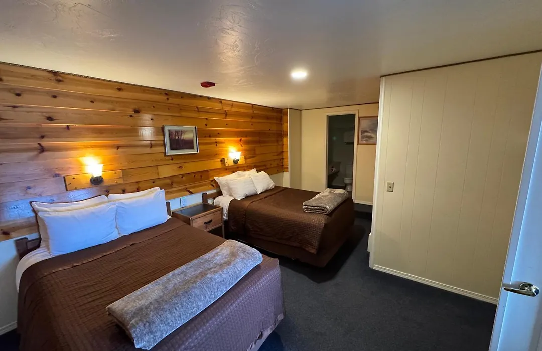 Captain'S Choice Motel-1