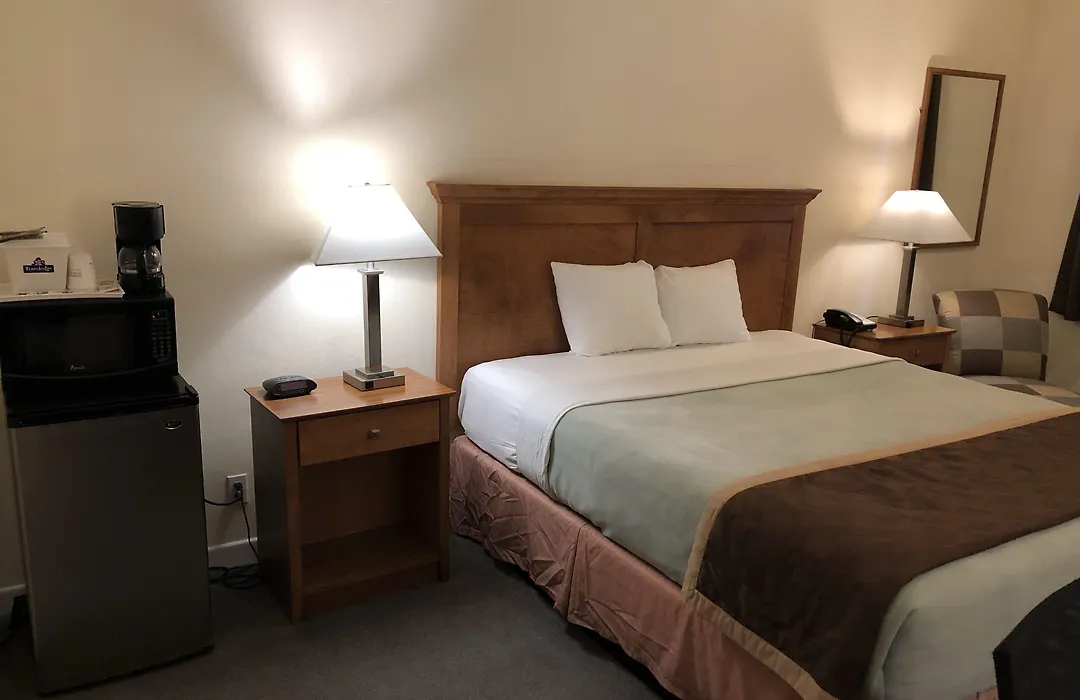 Travelodge By Wyndham Pasadena Central-1