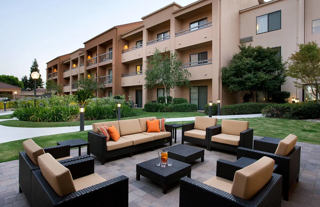 Courtyard By Marriott Bakersfield-1
