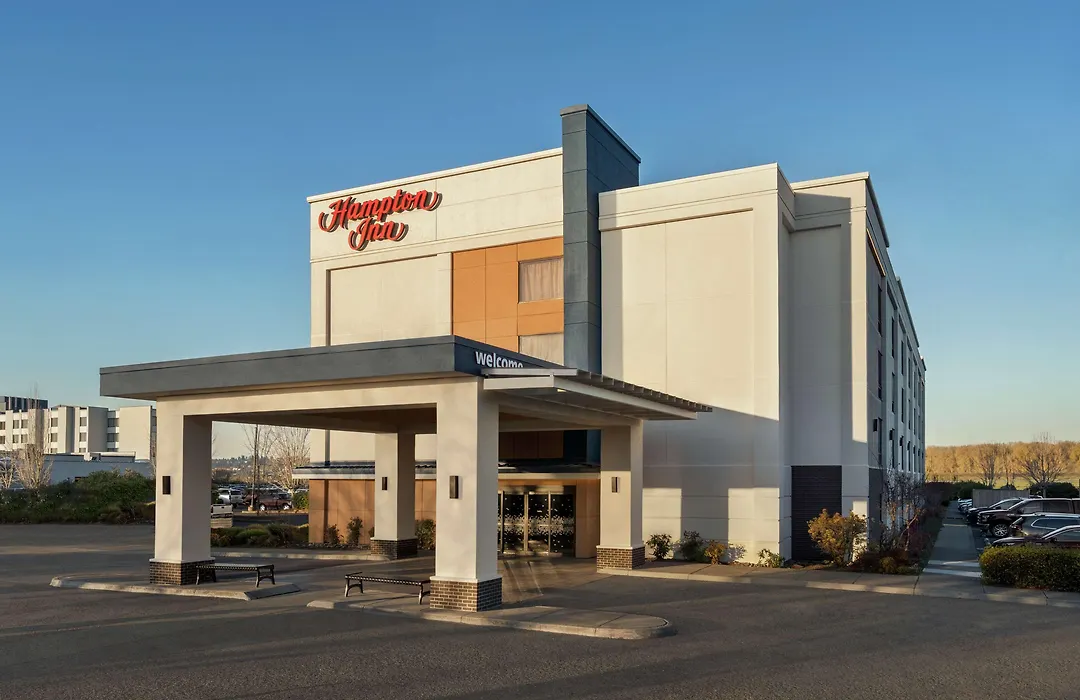 Hampton Inn Portland Airport-1