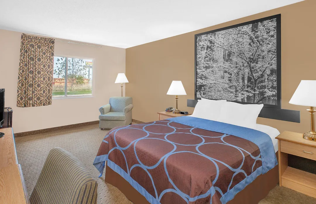 Super 8 By Wyndham Seville-1