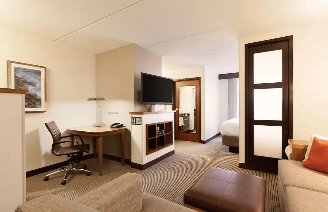 Hyatt Place Charlotte Airport/Lake Pointe-1