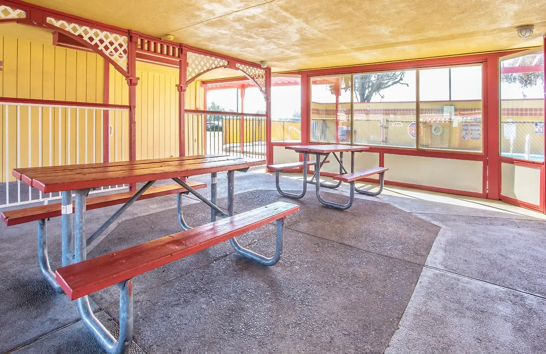 Travelodge By Wyndham Turlock-1