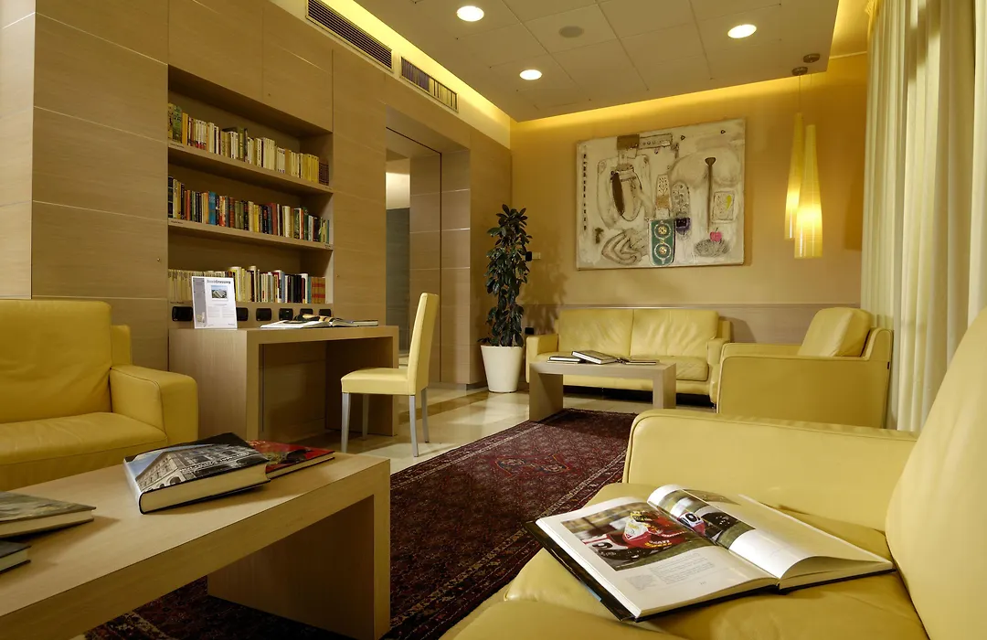 Aemilia Hotel Bologna-1