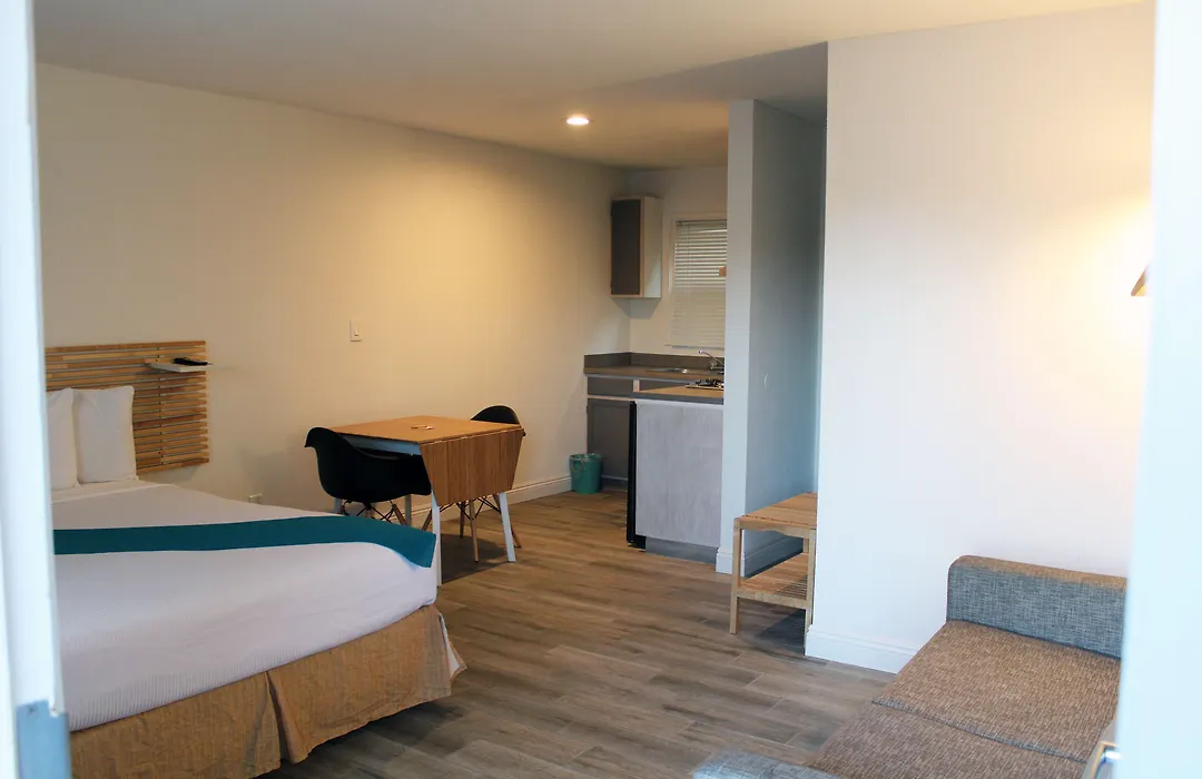 Hotel Point Loma-1