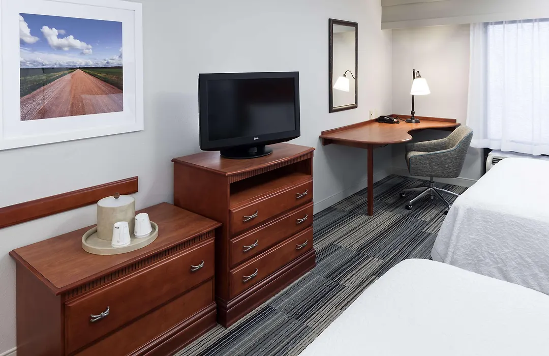 Hampton Inn & Suites Cedar Rapids-1