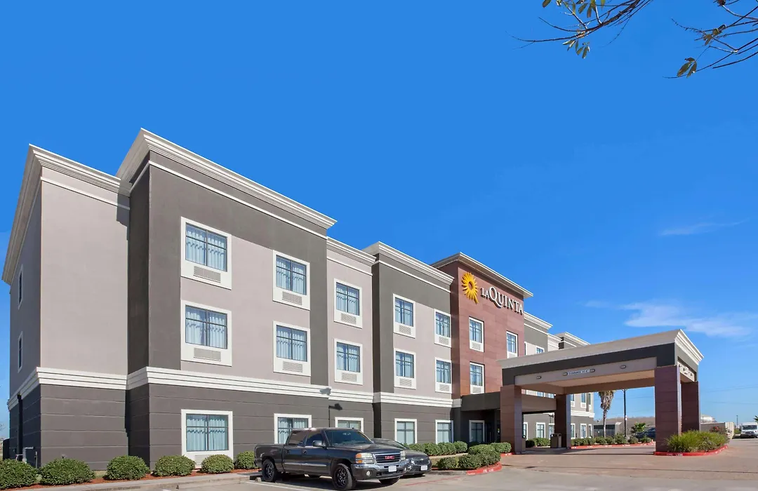 La Quinta Inn & Suites By Wyndham Houston Pasadena North-1