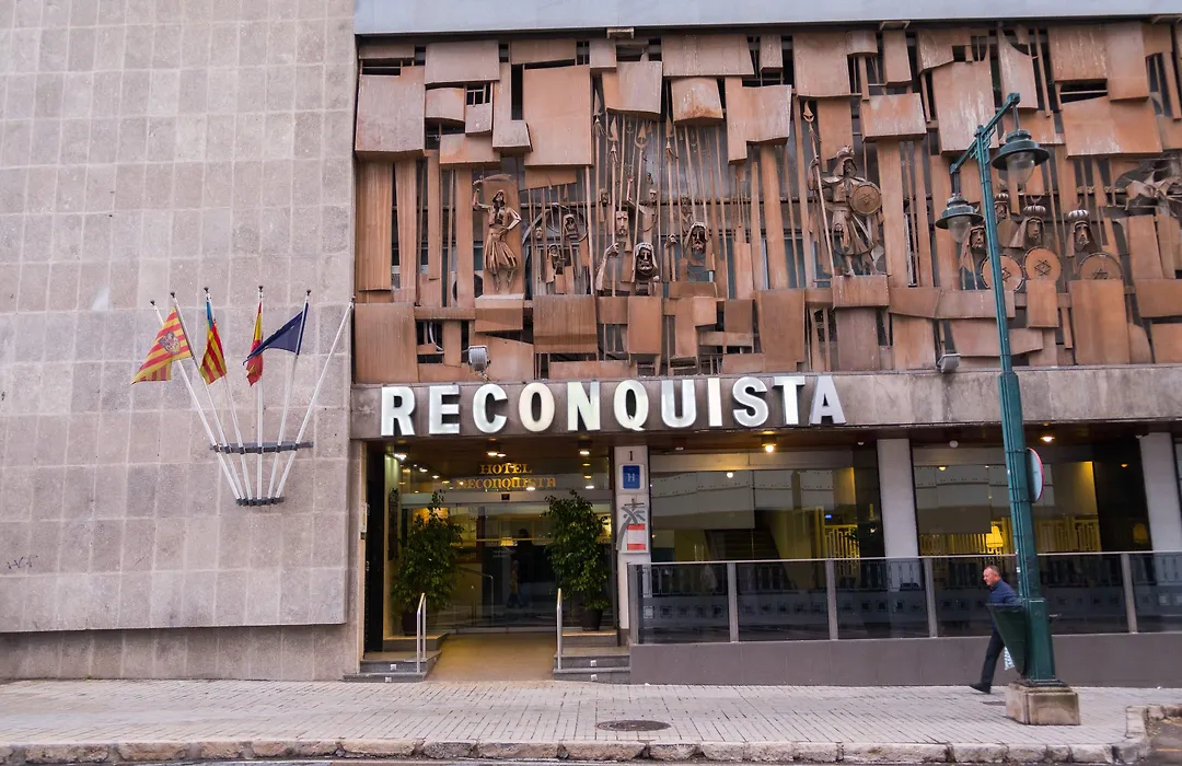 Hotel Reconquista-1