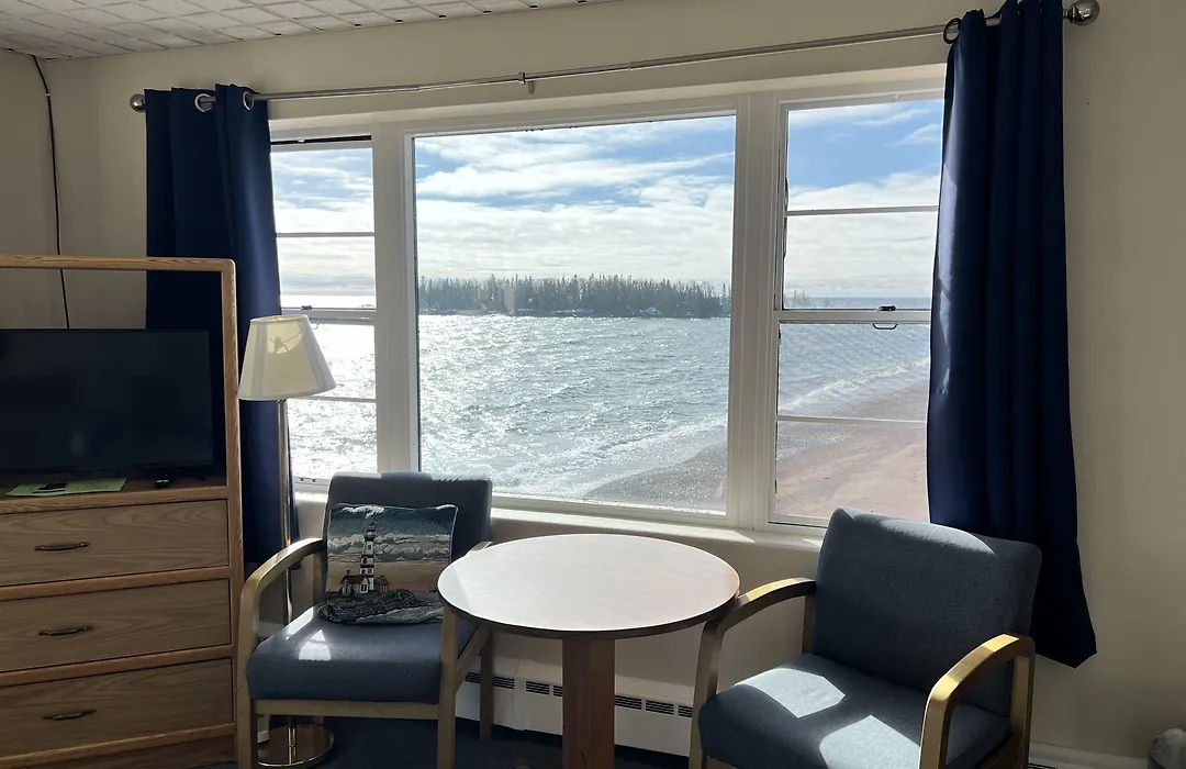 The Shoreline Inn-1