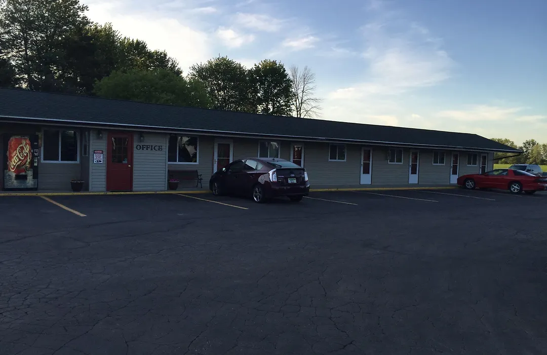 Relax Inn - Saginaw-1