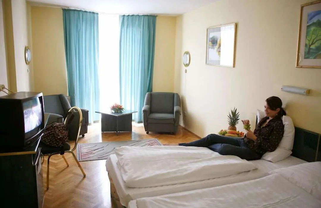 Hotel Bara Budapest-1
