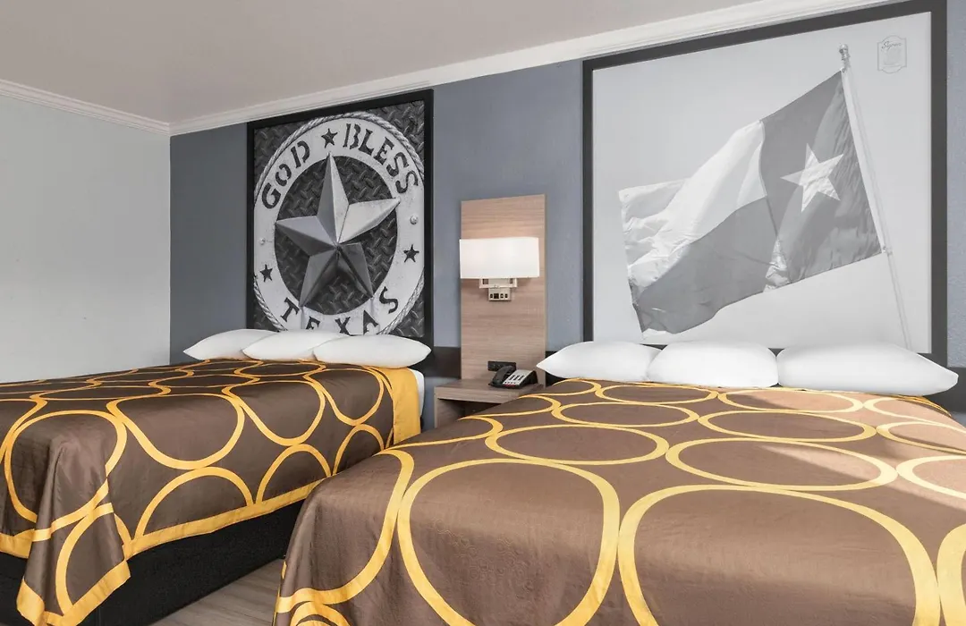 Super 8 By Wyndham Fort Worth Entertainment District-1