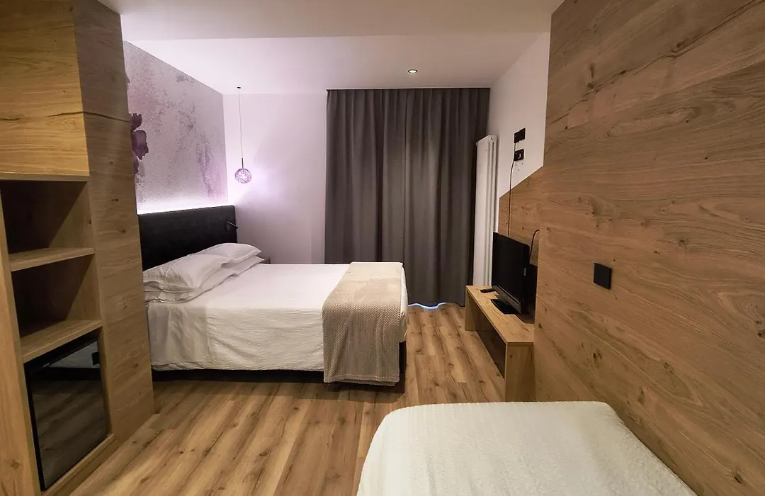 Hotel Canada-1