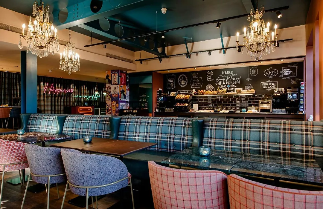 Motel One Edinburgh-Princes-1