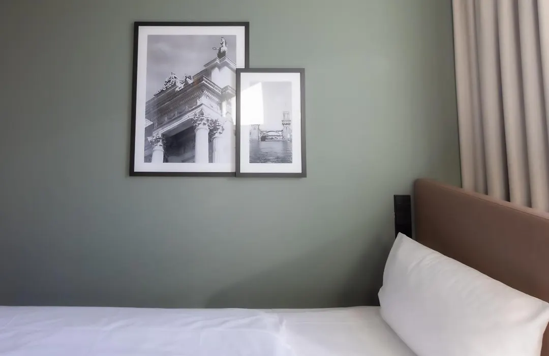 Hotel Bleibtreu Berlin by Golden Tulip-1