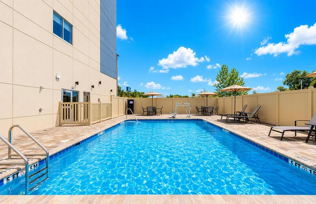 Holiday Inn Express & Suites Tampa Stadium - Airport Area By Ihg-1