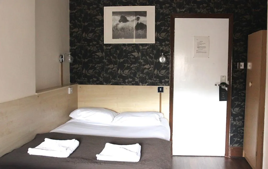 Metro Hotel-1