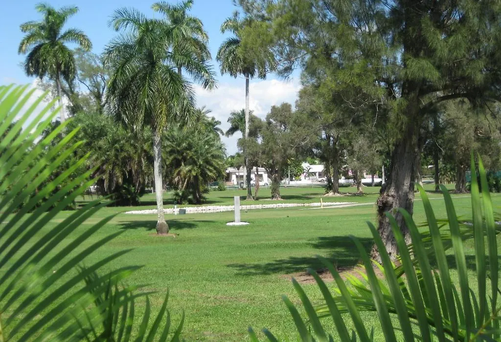 Hollywood Beach Golf Resort-1