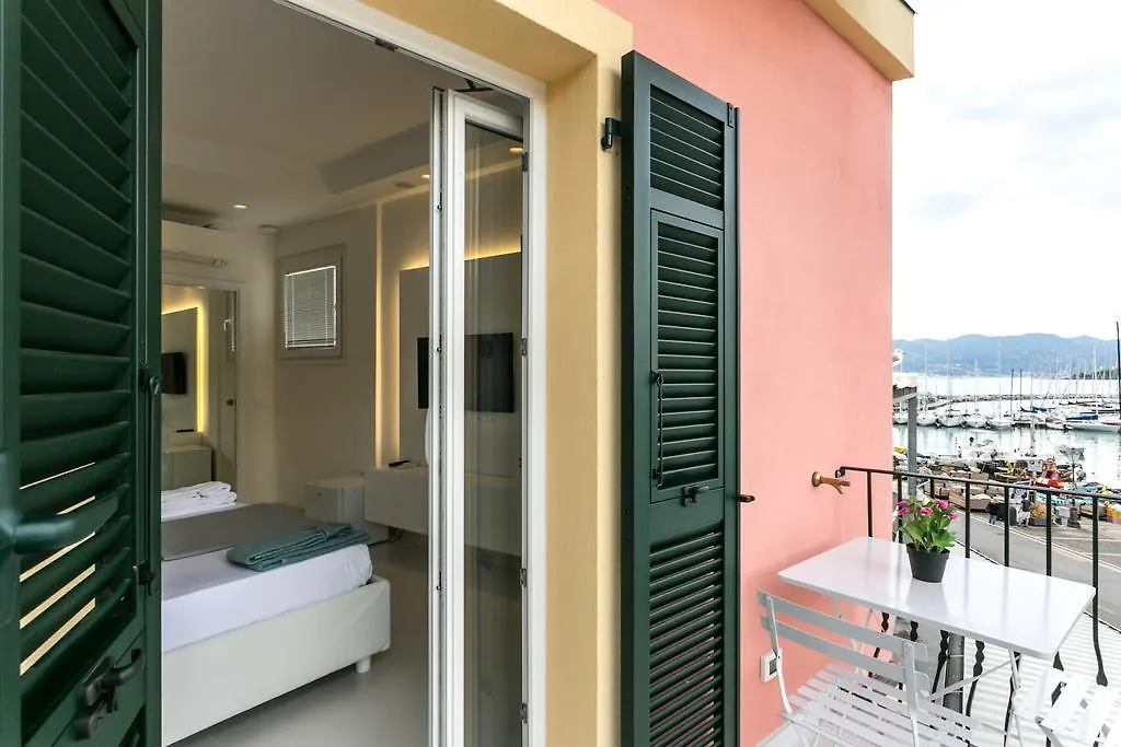 Al Molo Sea View Rooms-1