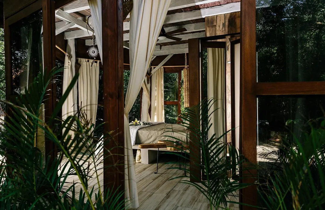 Mamasan Treehouses & Cabins-1