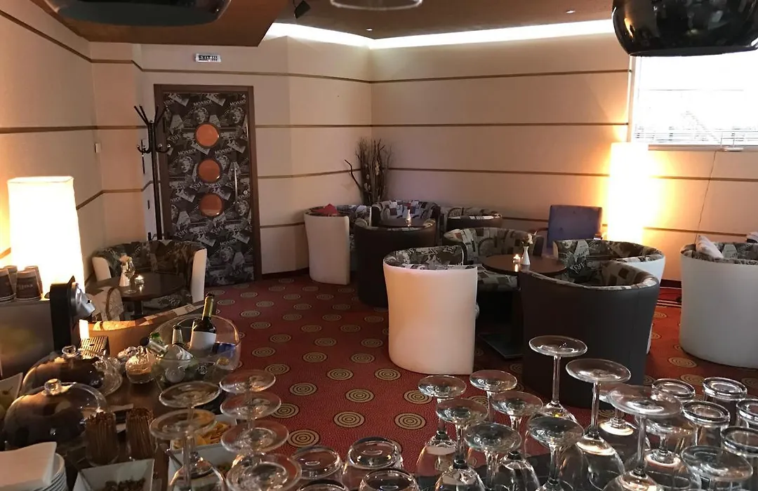 Art 'Otel-1