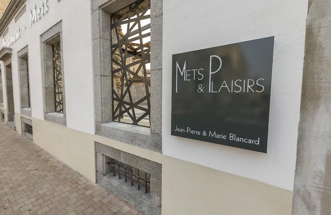 Hôtel Mets et Plaisirs-1