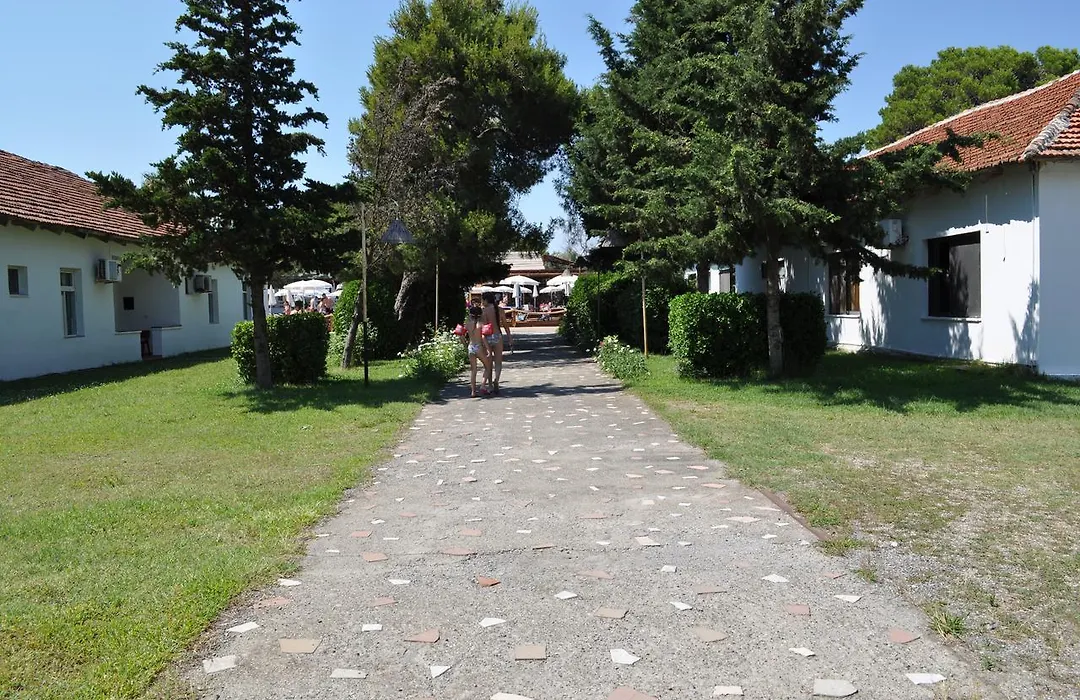 Tropikal Bungalows-1