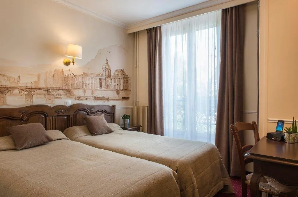 Familia Hotel-1